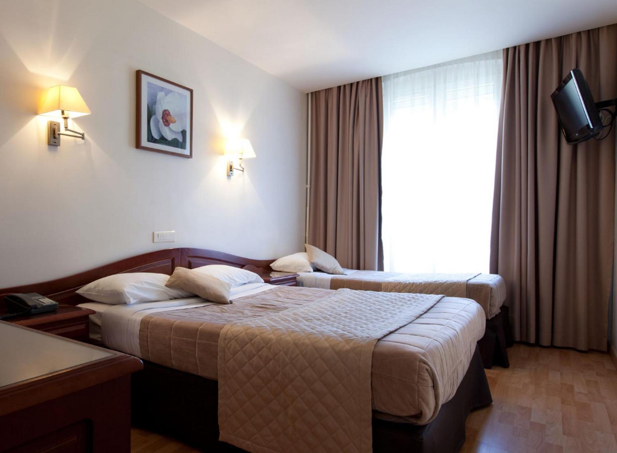 Cosmotel 3* Parigi